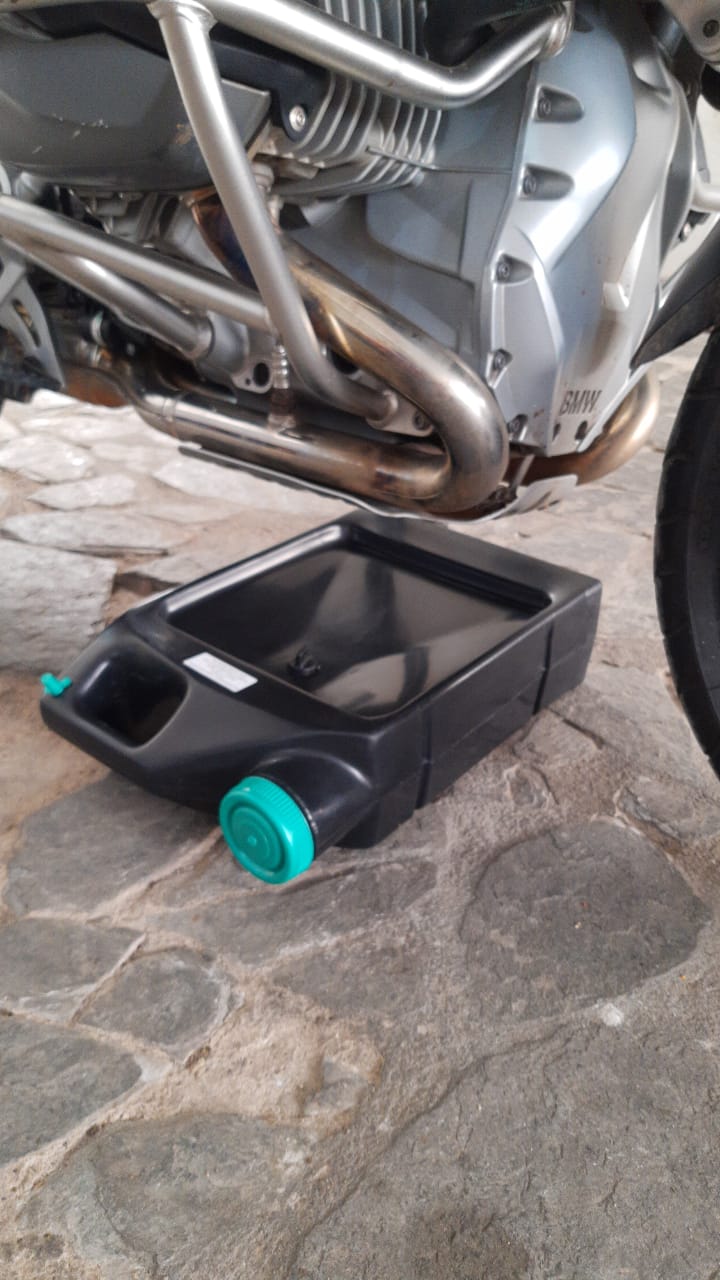 Galão bandeja para descarte de Óleo feito de material reciclado