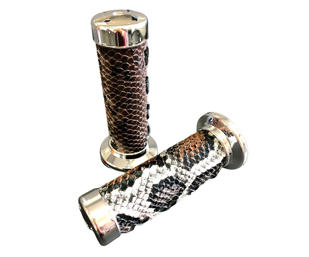 Manopla Custom Chopper Couro sem Franjas e Ponteiras Cromadas - Cobra - Modelo Universal