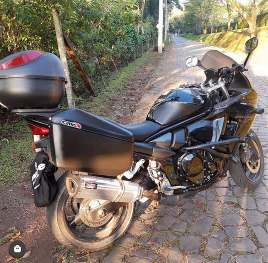 Baús Laterais Gili 29 litros instalados na GSX650F