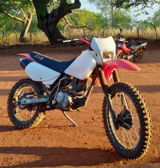 Moto XLR 125 com Tanque Plástico Gili de 10,8 litros