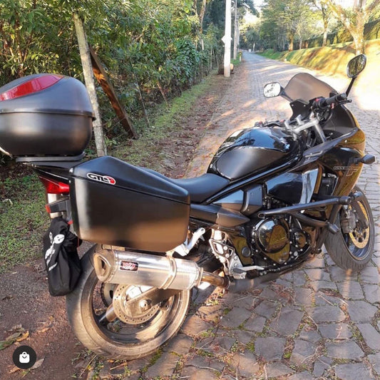 Side Cases Baús Laterais Gili instalados na GSX650F do cliente Filipe